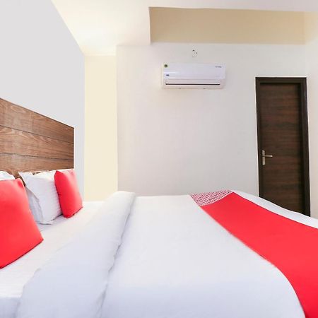 Hotel O Red Ark Landran Екстериор снимка