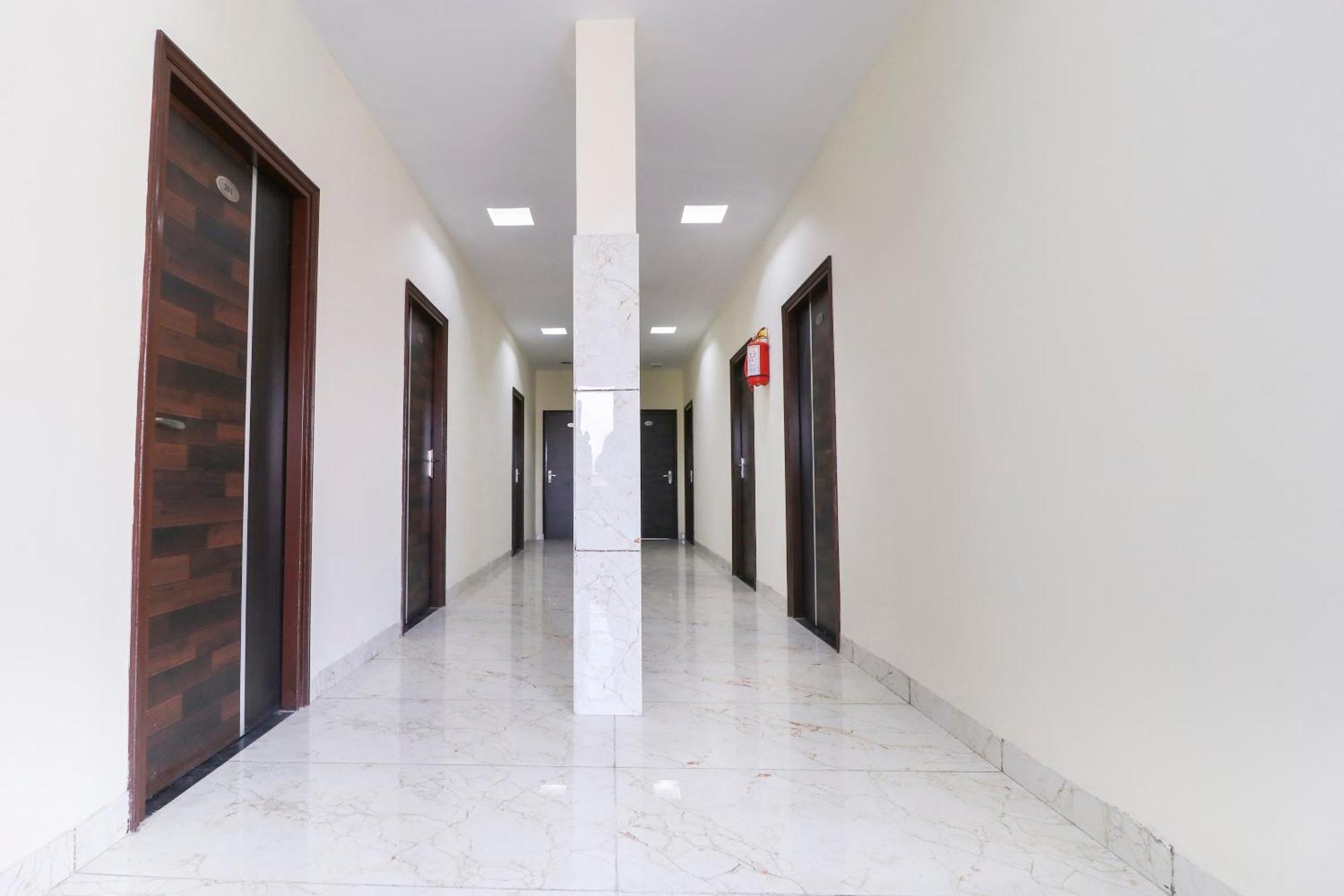 Hotel O Red Ark Landran Екстериор снимка