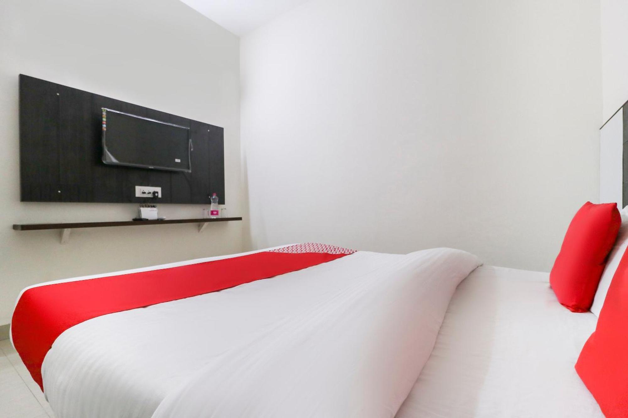 Hotel O Red Ark Landran Екстериор снимка