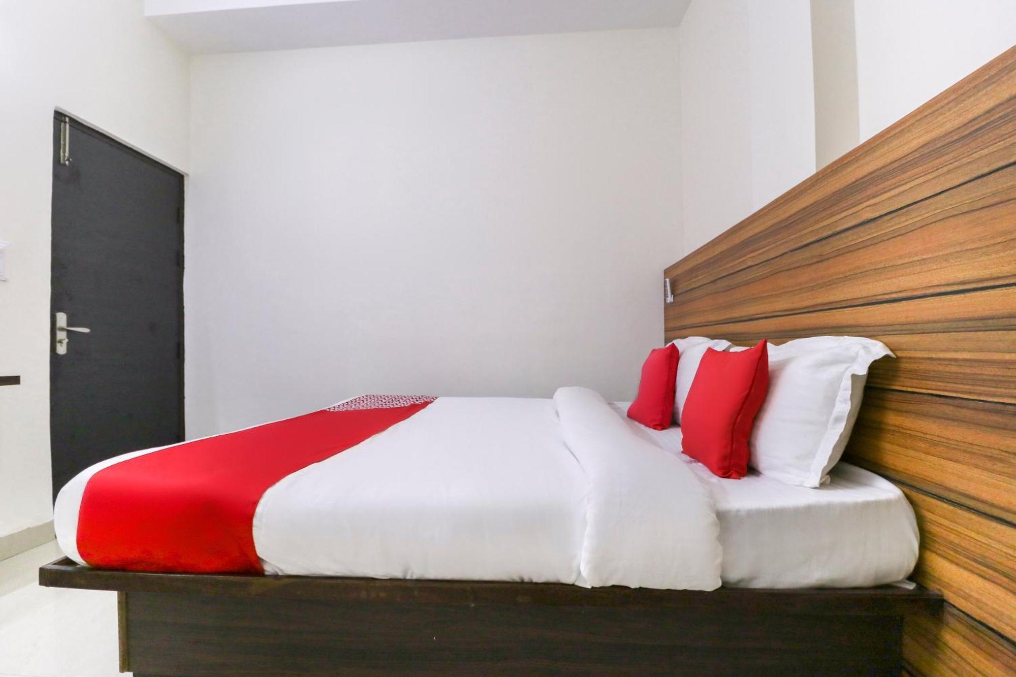 Hotel O Red Ark Landran Екстериор снимка