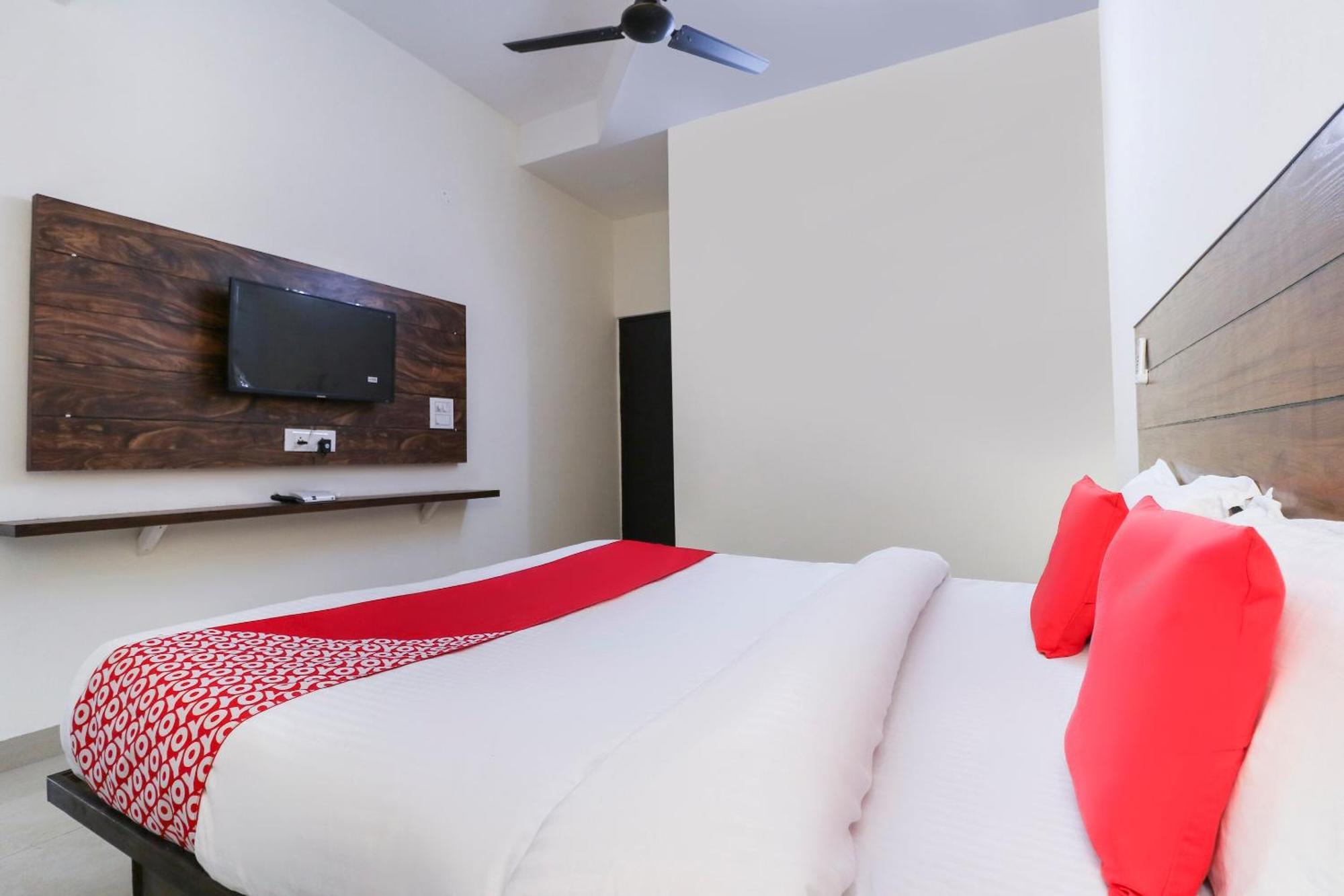 Hotel O Red Ark Landran Екстериор снимка