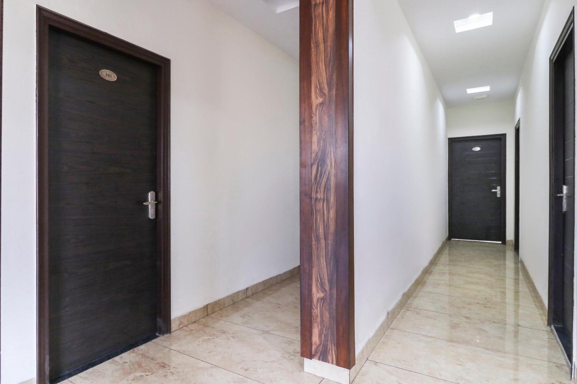 Hotel O Red Ark Landran Екстериор снимка