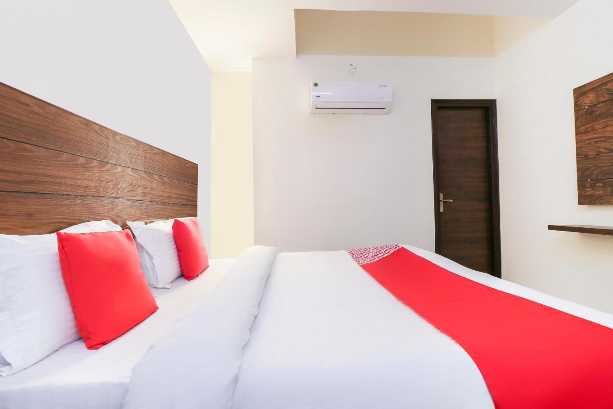 Hotel O Red Ark Landran Екстериор снимка