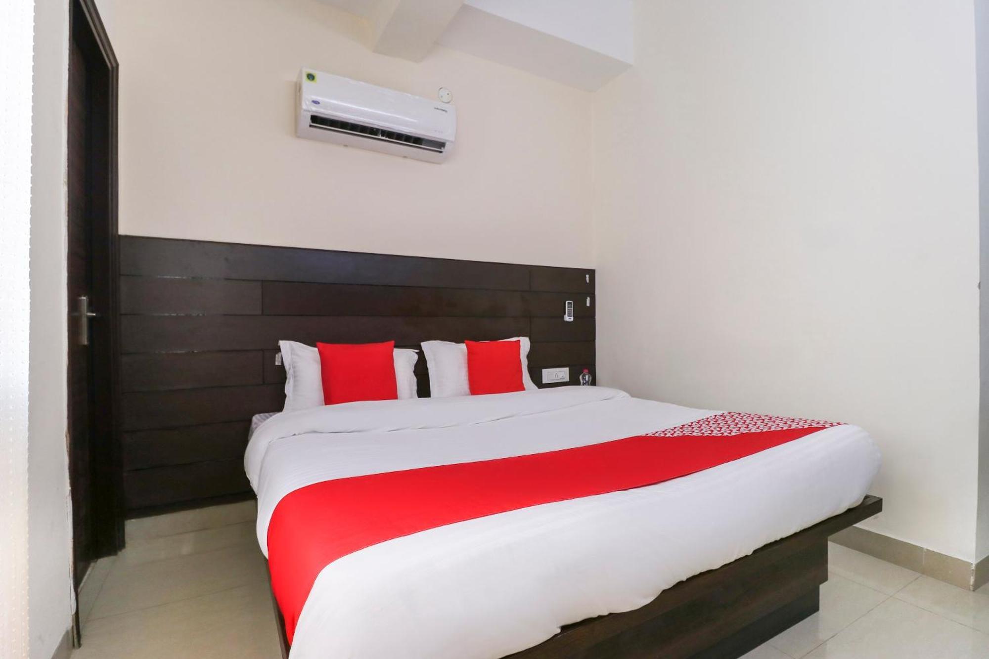 Hotel O Red Ark Landran Екстериор снимка