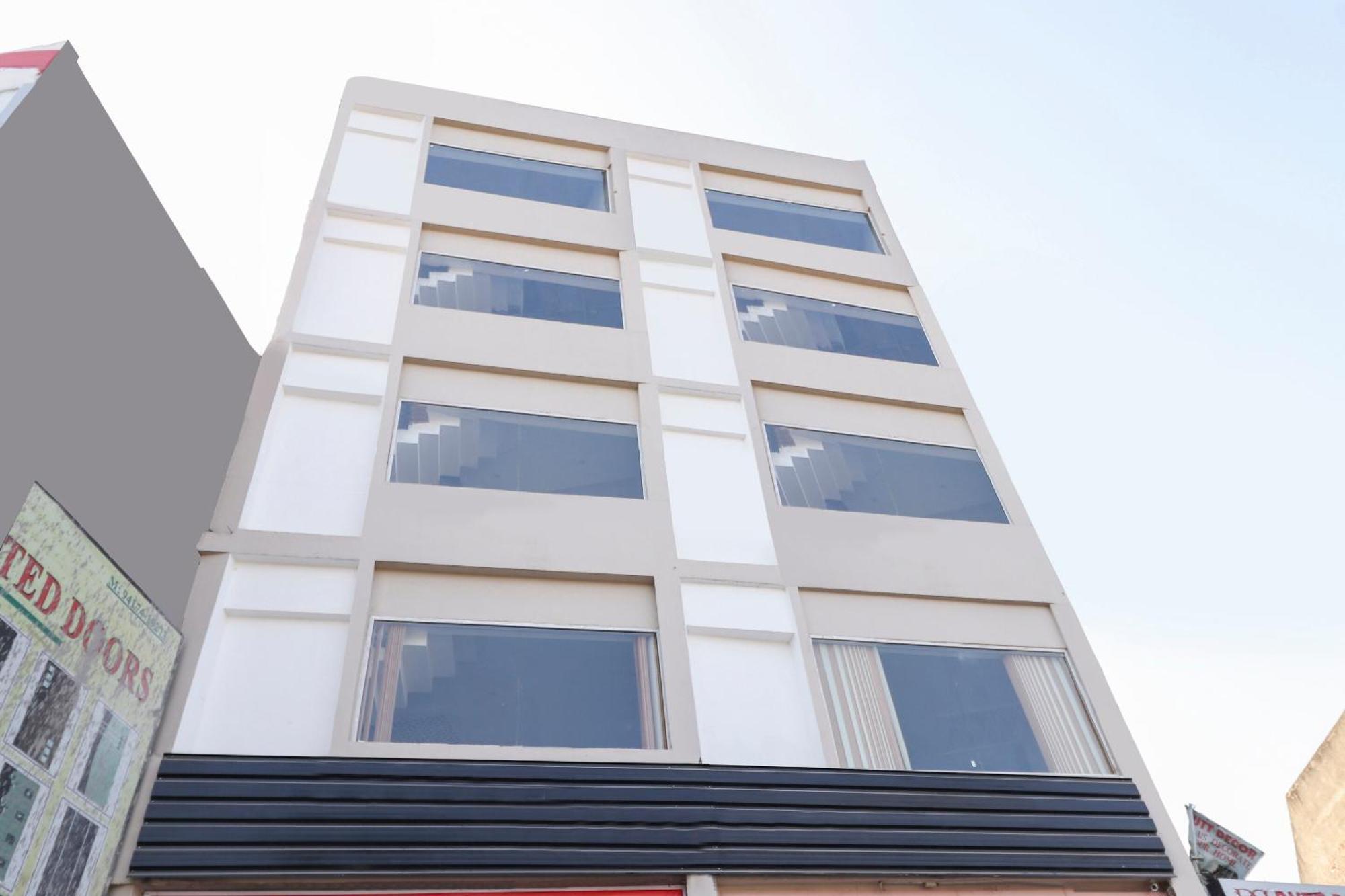 Hotel O Red Ark Landran Екстериор снимка