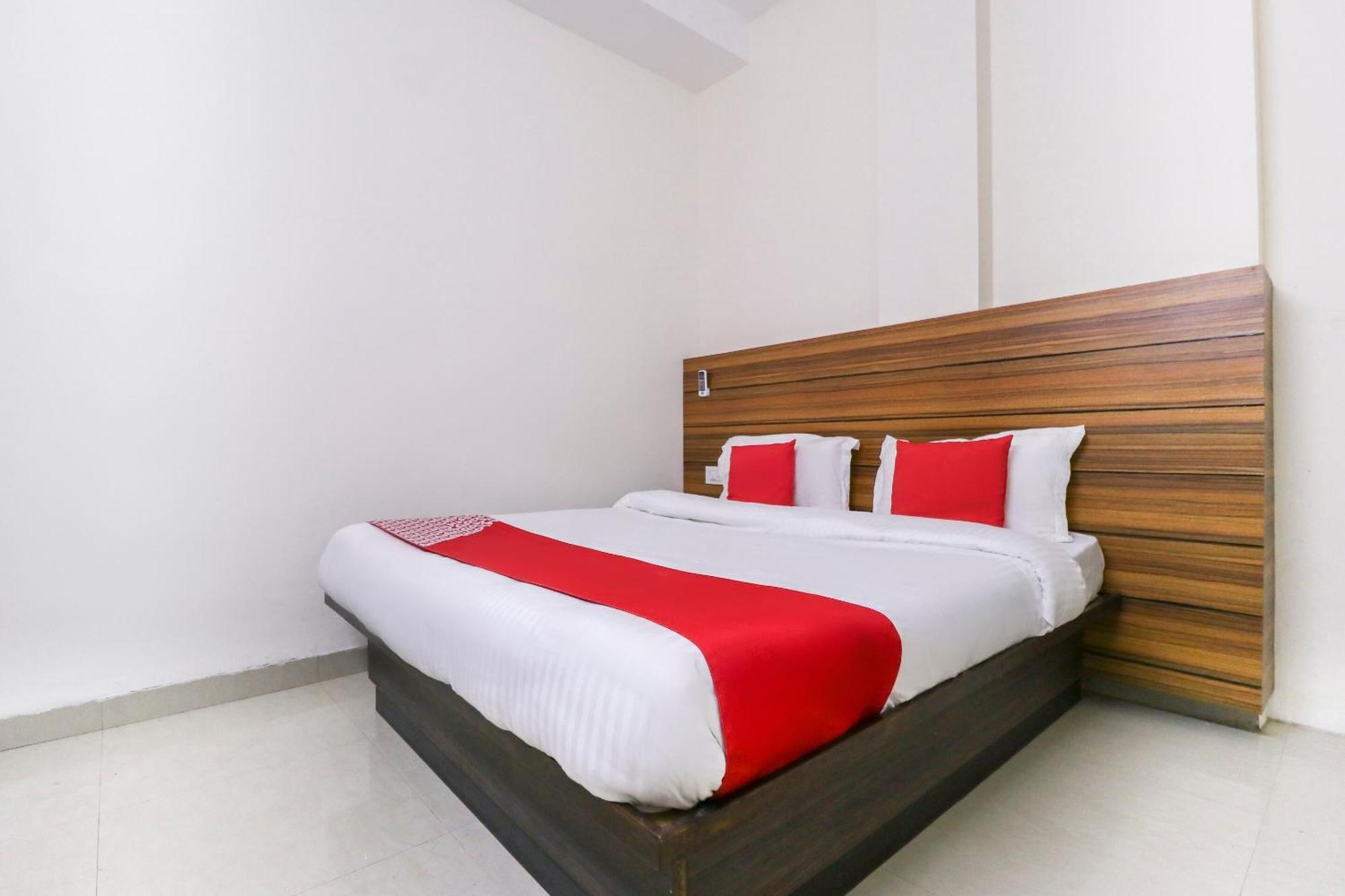 Hotel O Red Ark Landran Екстериор снимка
