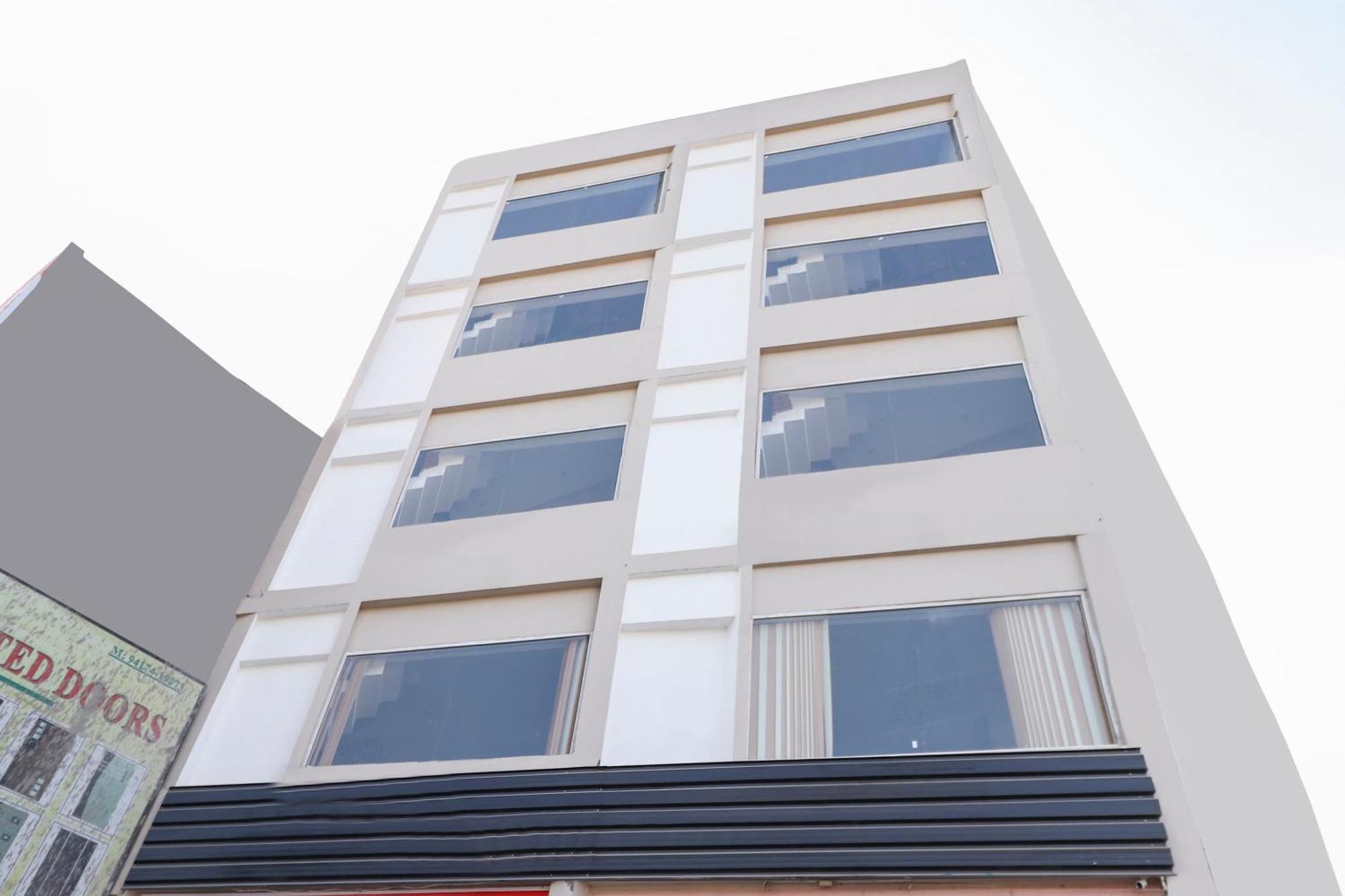 Hotel O Red Ark Landran Екстериор снимка