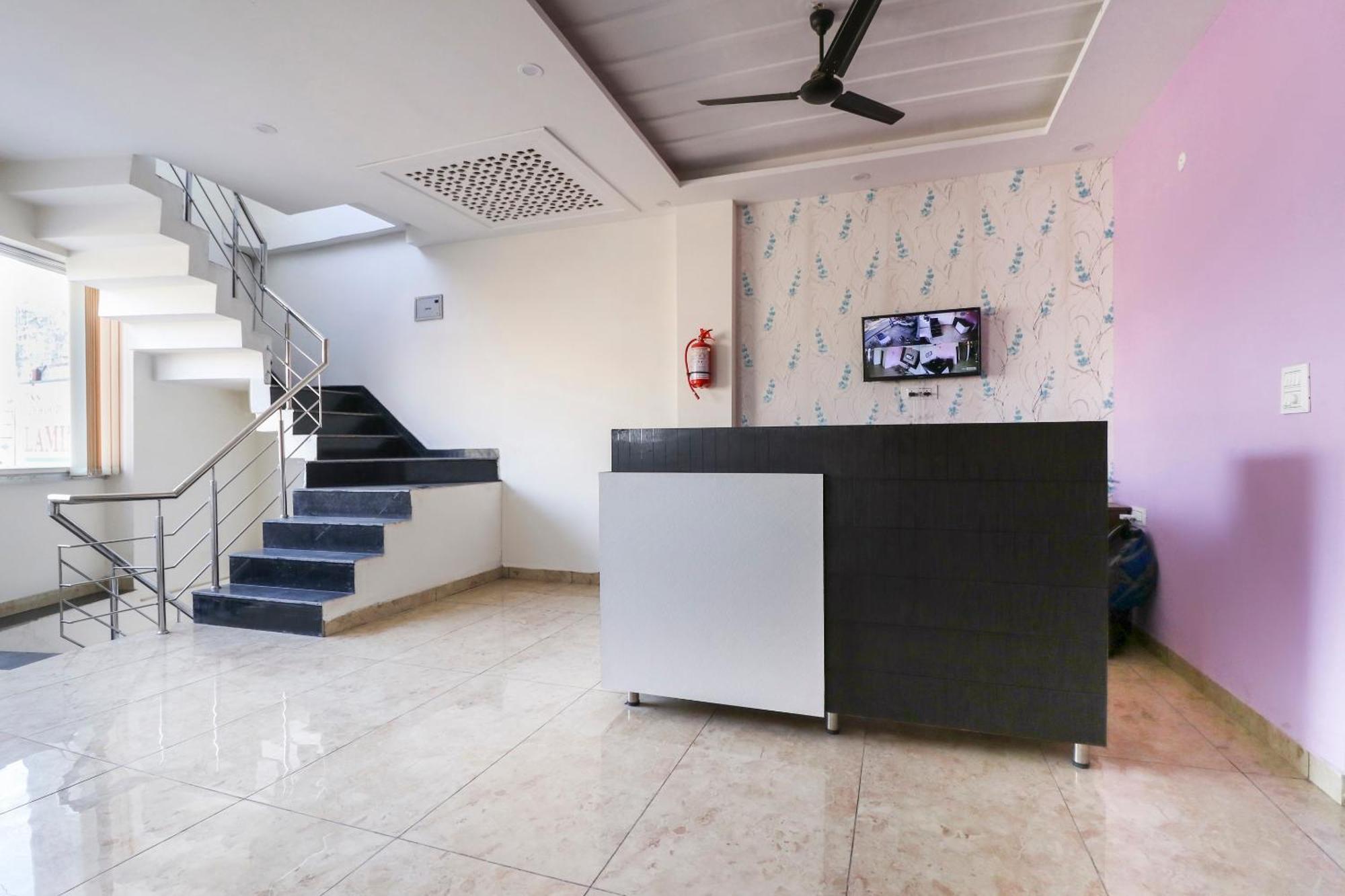 Hotel O Red Ark Landran Екстериор снимка